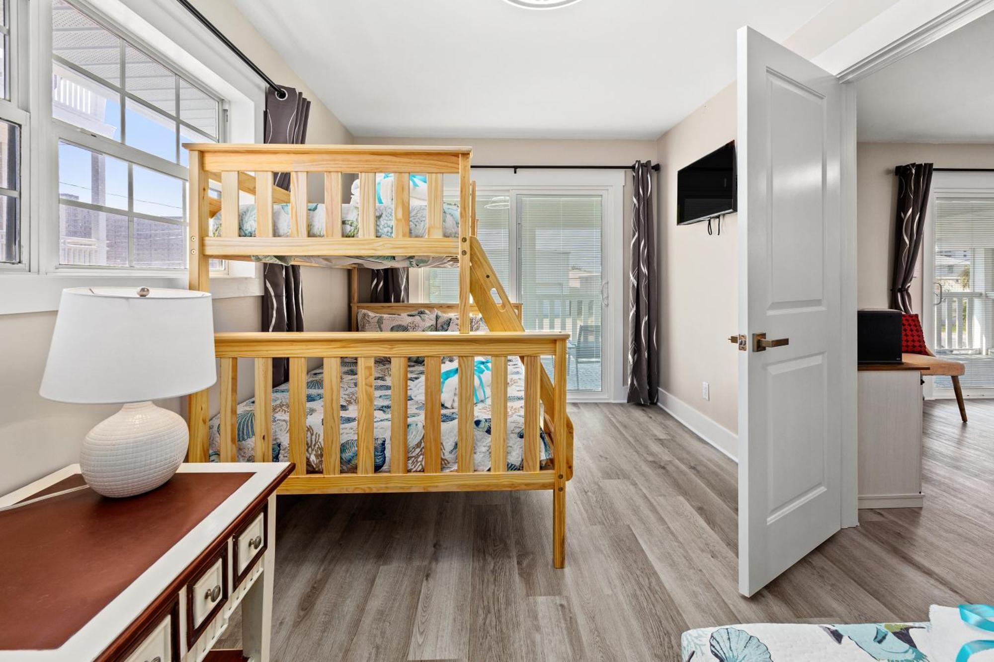 Welcome To Dolphin Fun B, Brand New Duplex Walk To The Holiday home Panama City Beach